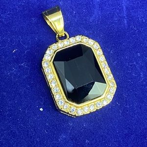 14k gold natural onyx pendant w/ lab Diamonds